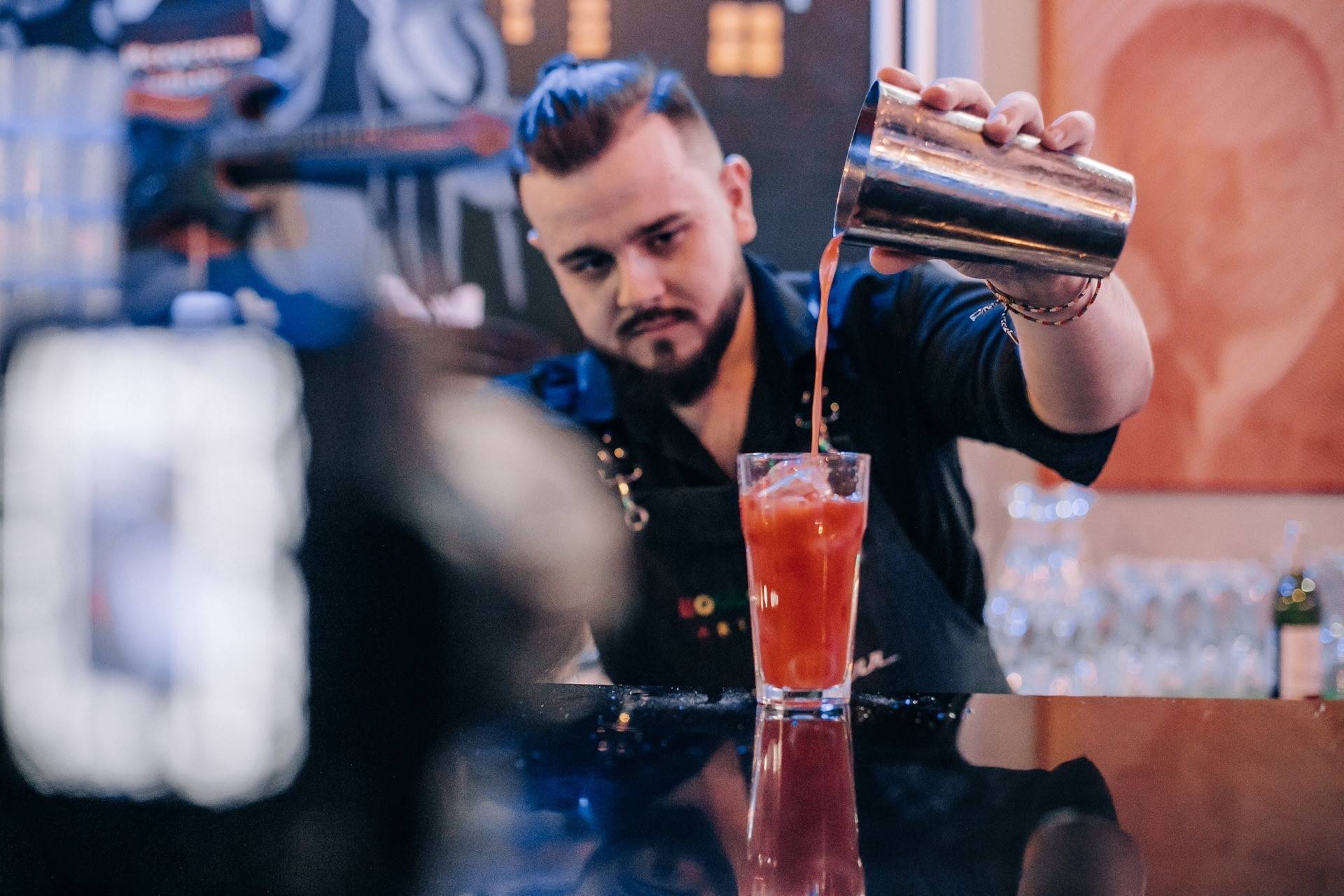 Вика из не бармен шоу. Alexander Burmistrov Bartender Barista. Бармен шоу с мерпоприяти.